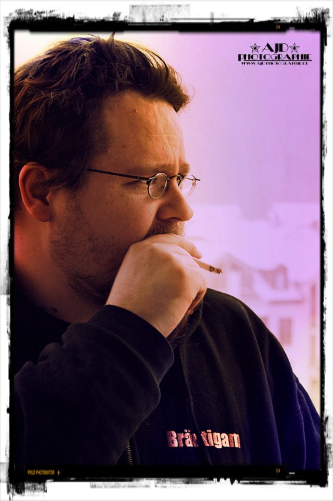 Carsten smoking
